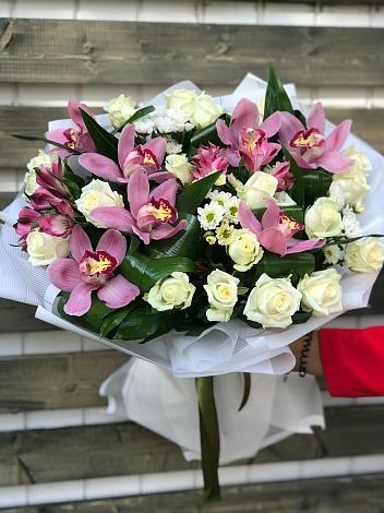 Букет цветов из: Розы и Хризантемы в Коренево