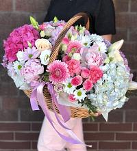 Композиция солнечный день в Коренево Цветочная композиция из Розы, Хризантемы, Пионы и Лизиантусы в корзине в Коренево