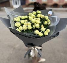 Букет Белые кустовые розы Солинеро в Коренево
