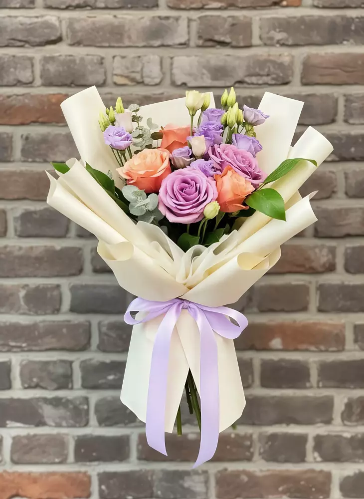 Букет цветов из: Лизиантусы и Розы в Коренево