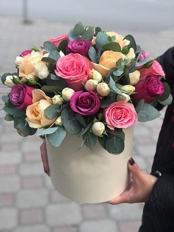 Цветочная композиция из Розы в шляпной коробке в Коренево