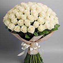 Букет 101 беля роза Белоснежка в Коренево