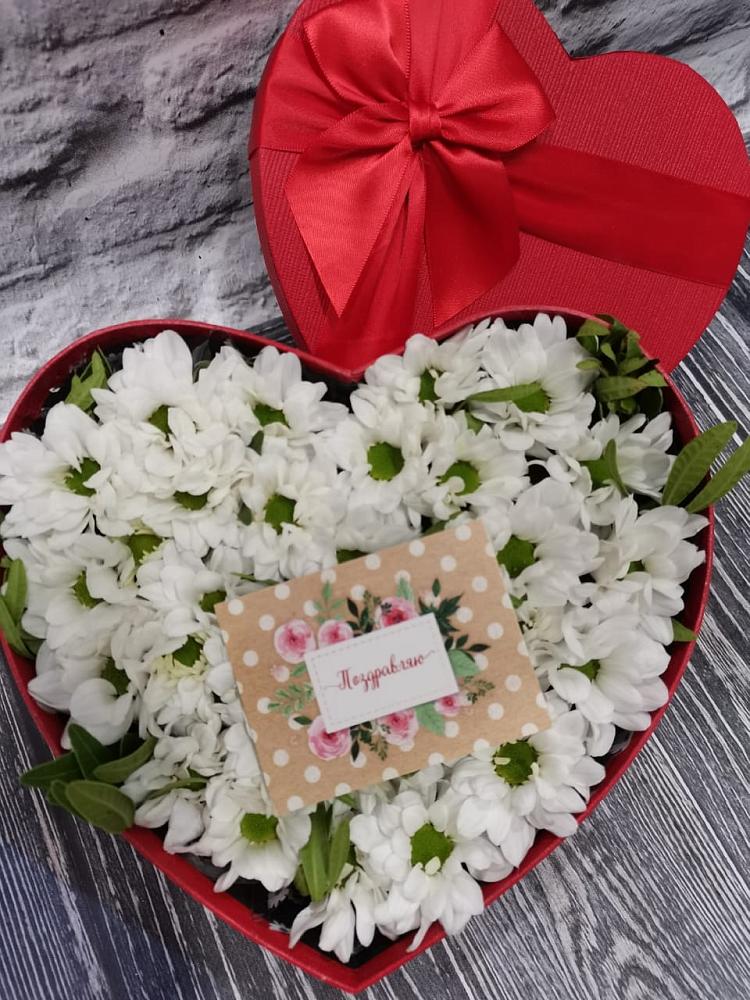 Цветочная композиция из Хризантемы в виде сердца в Коренево