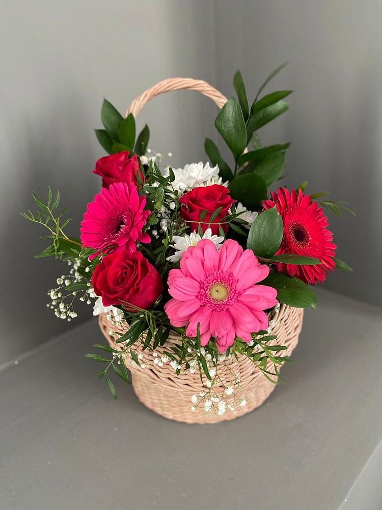Цветочная композиция из Розы, Хризантемы и Герберы в корзине в Коренево