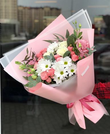 Букет цветов из: Розы, Лизиантусы и Хризантемы в Коренево